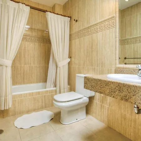 Villa Puerto Del Carmen Sleeps 8 Wifi *
