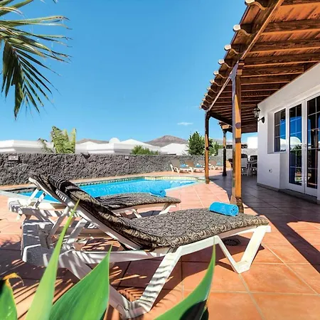Puerto Del Carmen Sleeps 8 Wifi Villa