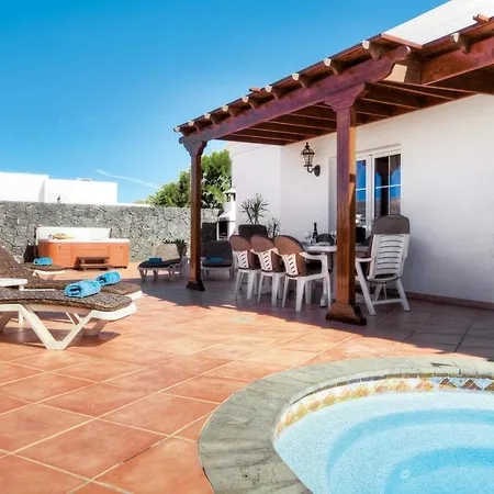 Puerto Del Carmen Sleeps 8 Wifi Villa